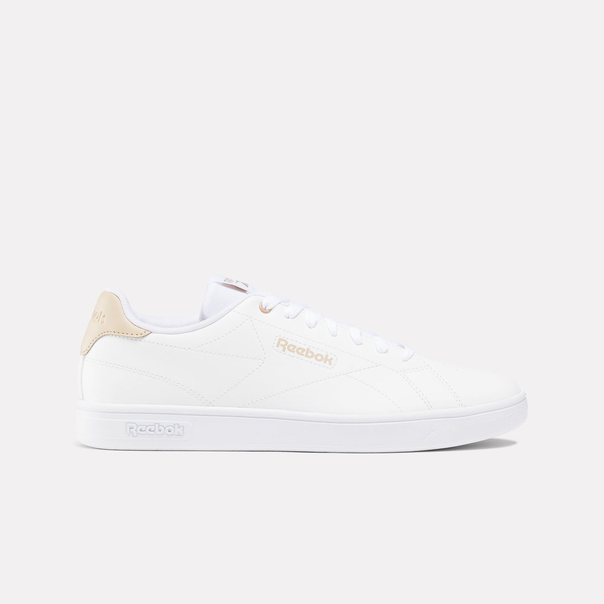 تنظيف ملعب ريبوك