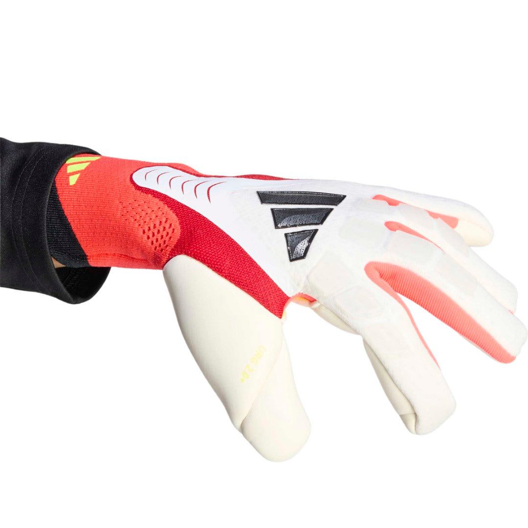 PREDATOR GOALKEEPER GLOVE PRO