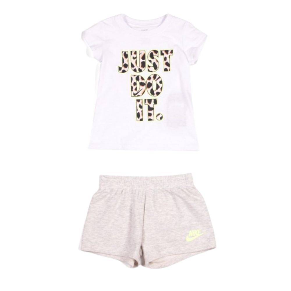 مجموعة قصيرة على الفور