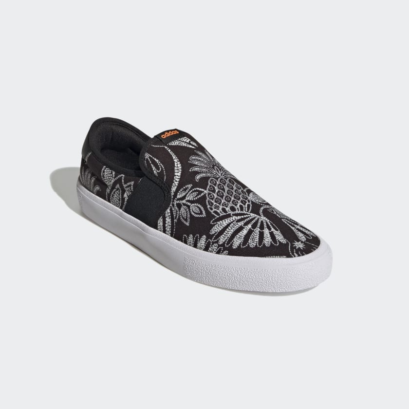 Vulc Raid3R Lifestyle Skateboarding Slip-On Canvas Graphic Print Shoes