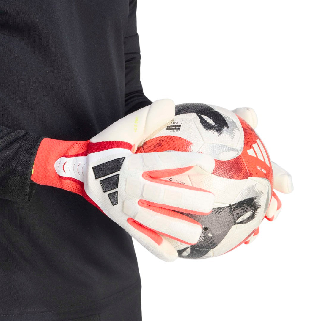 PREDATOR GOALKEEPER GLOVE PRO