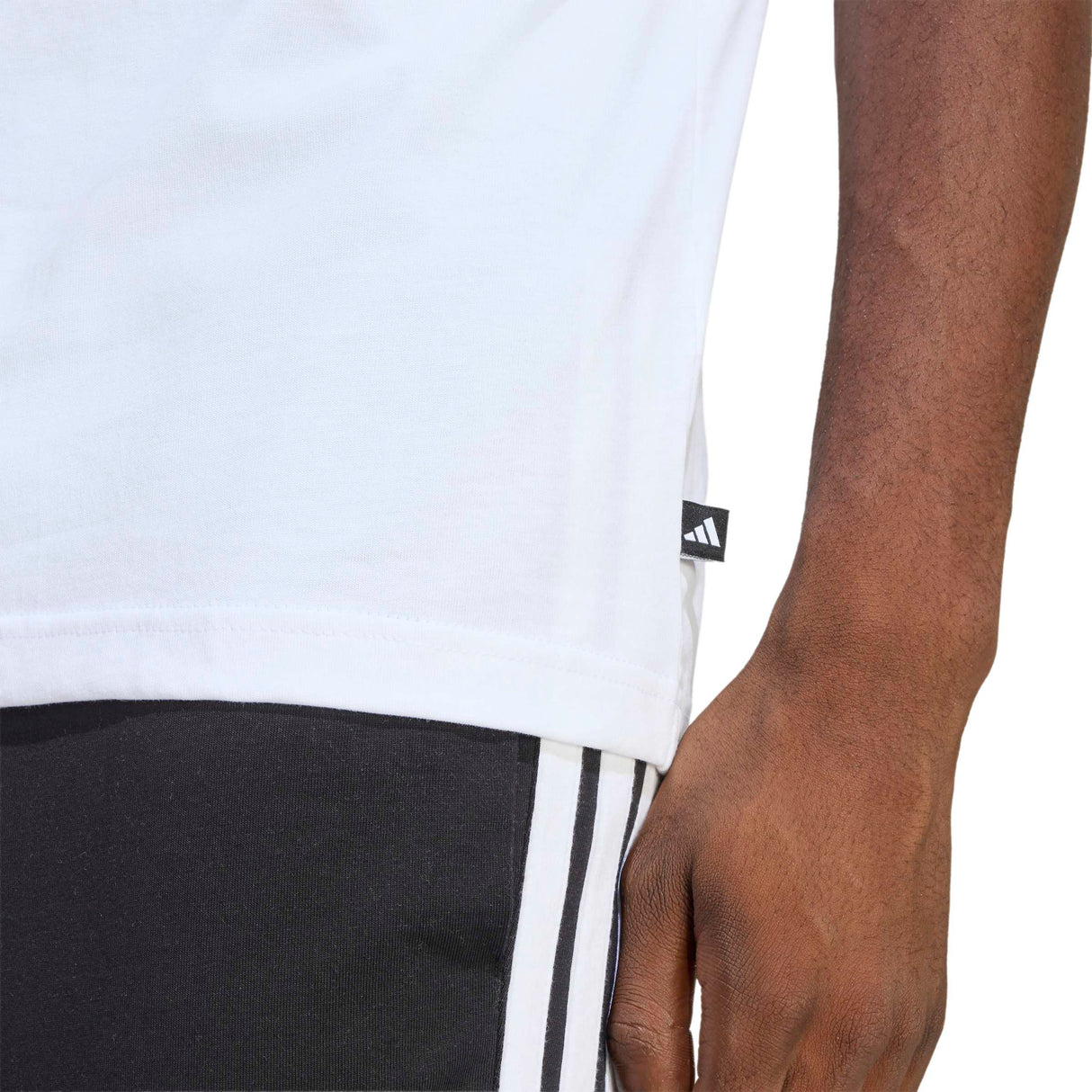 CAMO MODERN LOGO GRAPHIC T-SHIRT