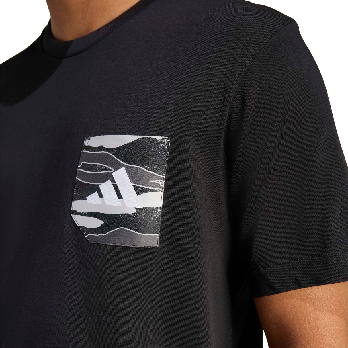 CAMO WOVEN POCKET PRINTED T-SHIRT