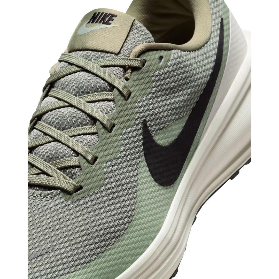 Revolution 8 Road Running Shoes