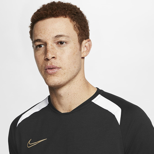 M Nk Dry Acd Top Ss Sa